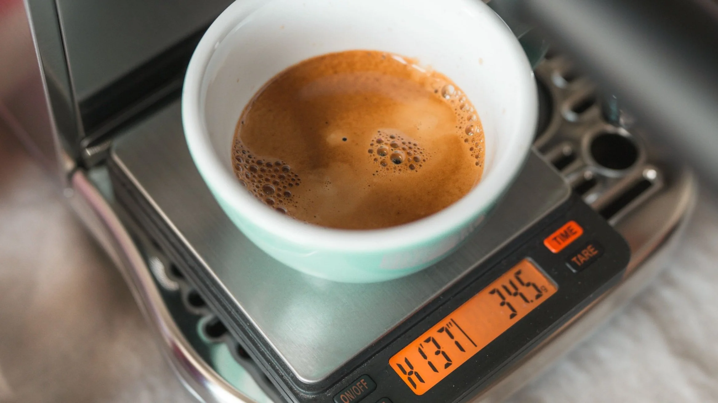 https://images.squarespace-cdn.com/content/v1/5e5be427805a63534f1344ad/105ec710-89f3-47c2-8537-84fed38befb6/Brewing-With-Dani-espresso-at-home-coffee-scale.jpg
